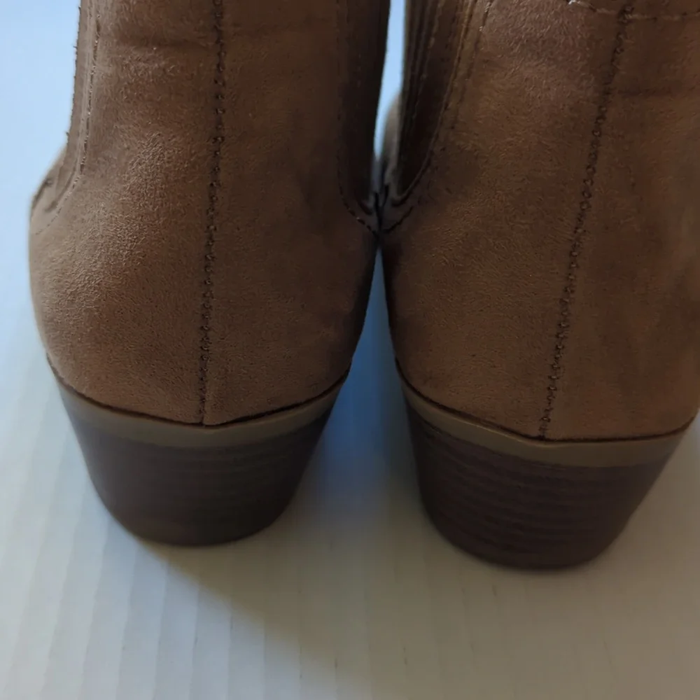 American Eagle Chelsea Brown Faux Suede Booties Size 6.5